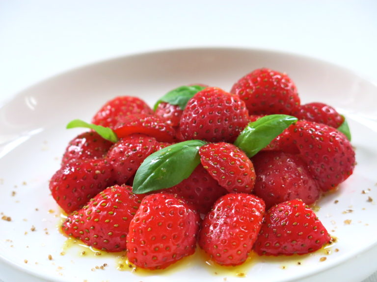 Salade de fraises au basilic - Huile de colza Demeter